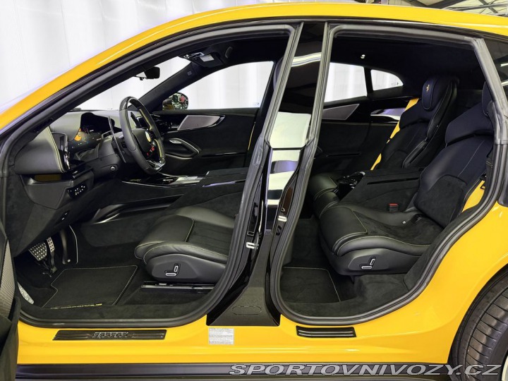 Ferrari Ostatní modely V12 CARBON, ALCANTARA, PA 2026