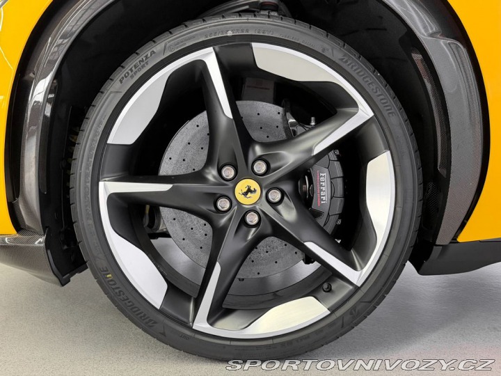 Ferrari Ostatní modely V12 CARBON, ALCANTARA, PA 2026