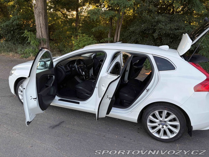 Volvo V40 2014