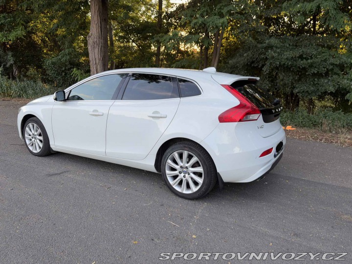 Volvo V40 2014
