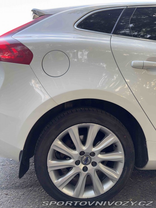 Volvo V40 2014