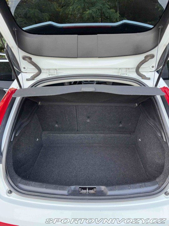Volvo V40 2014