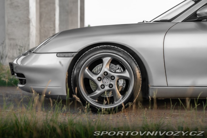 Porsche 911 Carrera 4 2001