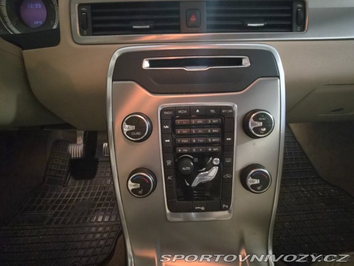 Volvo V70 2,4   D5 4x4 158KW 2011