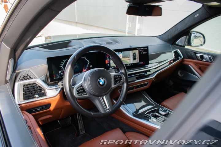 BMW X5 M60i xDrive 390kw výfuk 2023