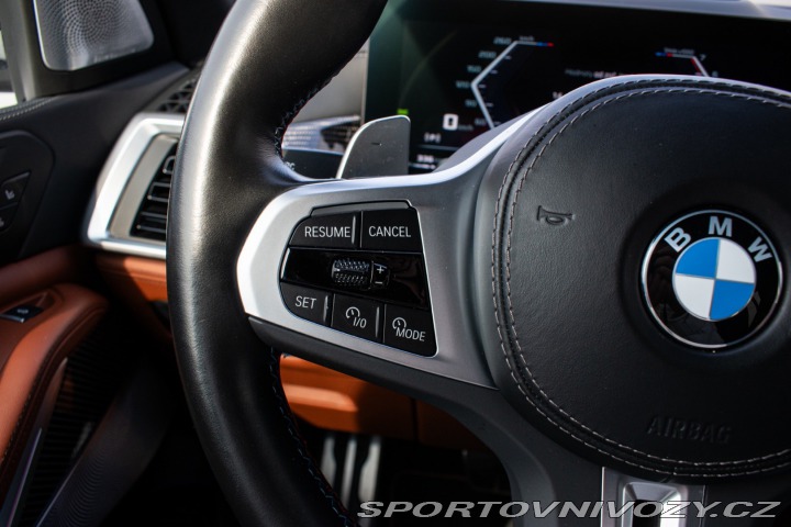 BMW X5 M60i xDrive 390kw výfuk 2023
