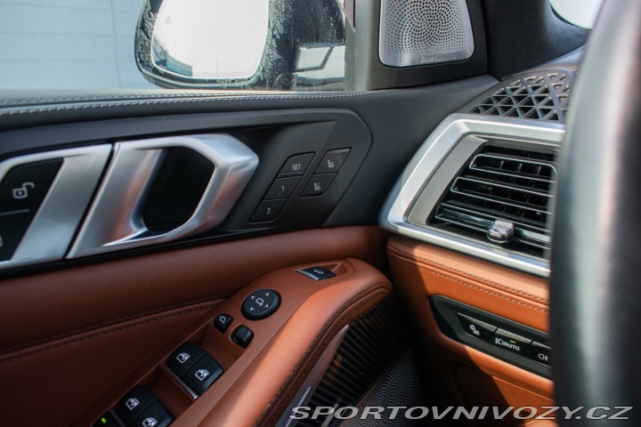 BMW X5 M60i xDrive 390kw výfuk 2023