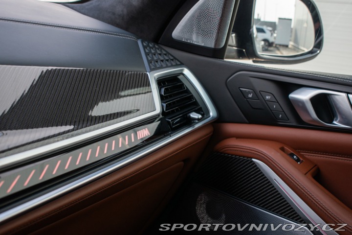 BMW X5 M60i xDrive 390kw výfuk 2023