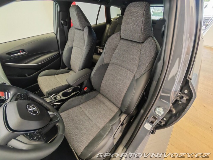 Toyota Corolla 2.0 Hybrid e-CVT Style 1800
