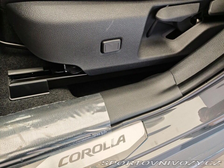 Toyota Corolla 2.0 Hybrid e-CVT Style 1800