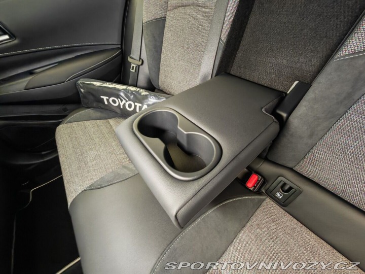 Toyota Corolla 2.0 Hybrid e-CVT Style 1800