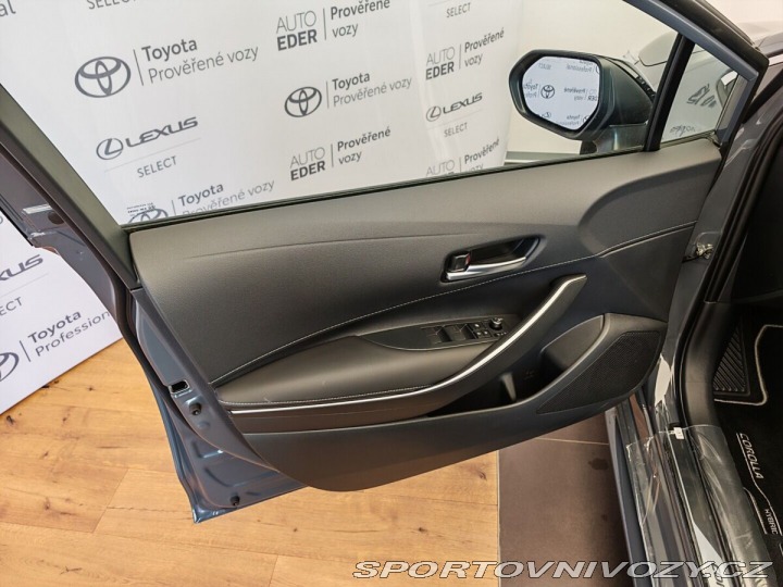 Toyota Corolla 2.0 Hybrid e-CVT Style 1800