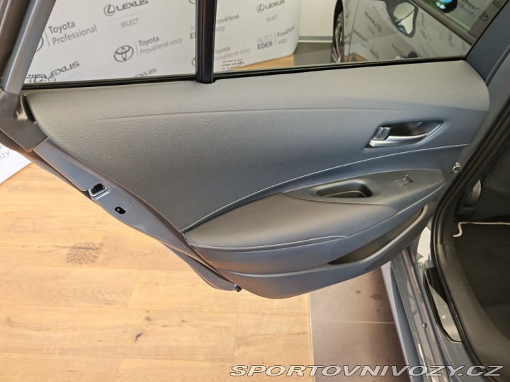 Toyota Corolla 2.0 Hybrid e-CVT Style 1800
