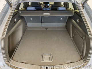 Toyota Corolla 2.0 Hybrid e-CVT Style 1800