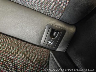 Toyota Corolla 2.0 Hybrid e-CVT Style 1800
