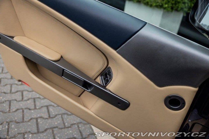 Aston Martin DB9 2005