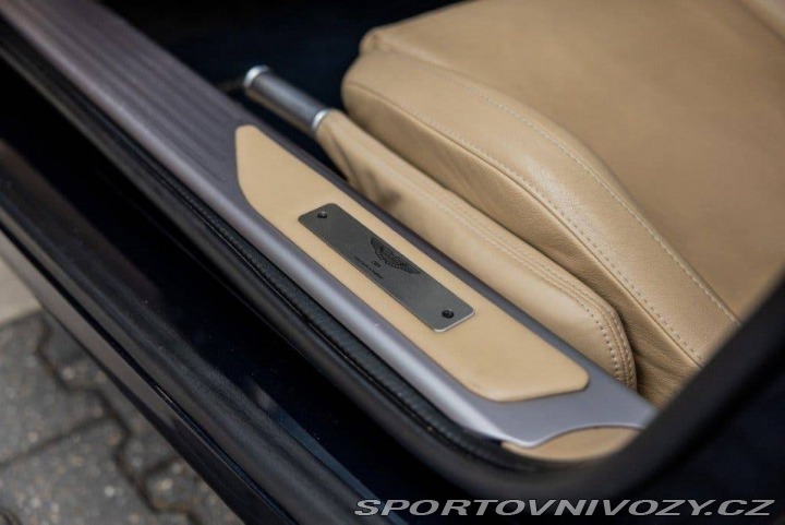 Aston Martin DB9 2005