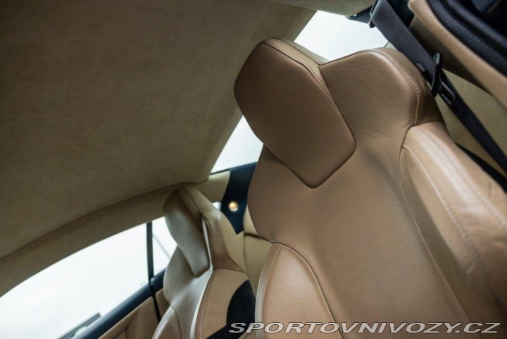 Aston Martin DB9 2005