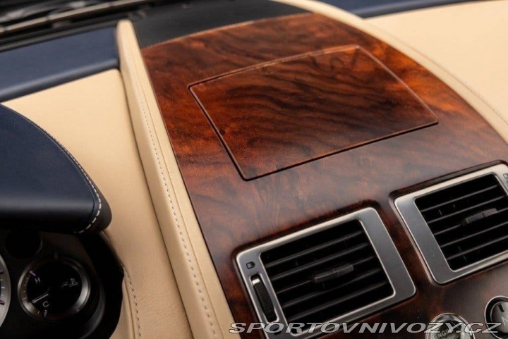 Aston Martin DB9 2005