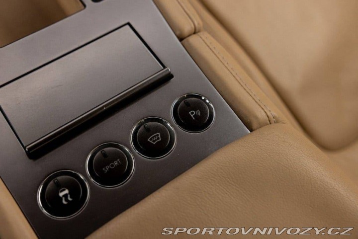 Aston Martin DB9 2005