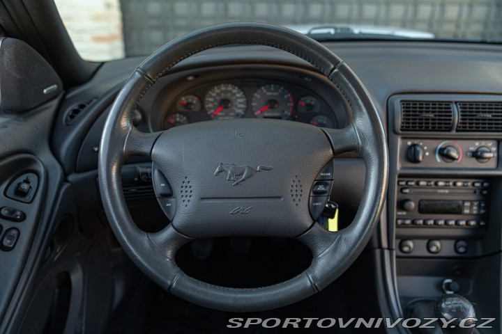Ford Mustang GT V8 SRS 2002