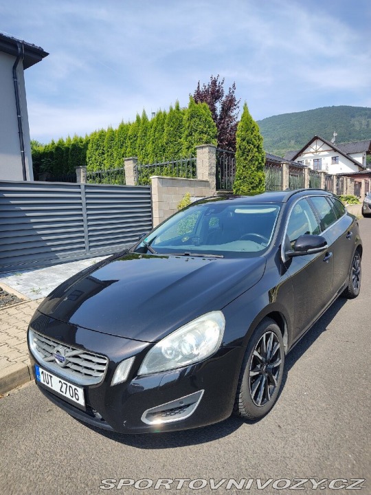 Volvo V60 2,0 100kW rok v.2013 AU 2013