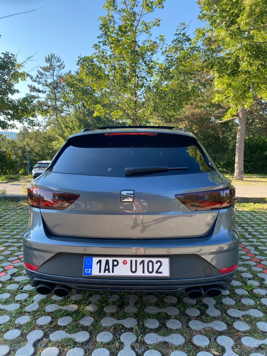 Seat Leon Cupra 300 Performance Car