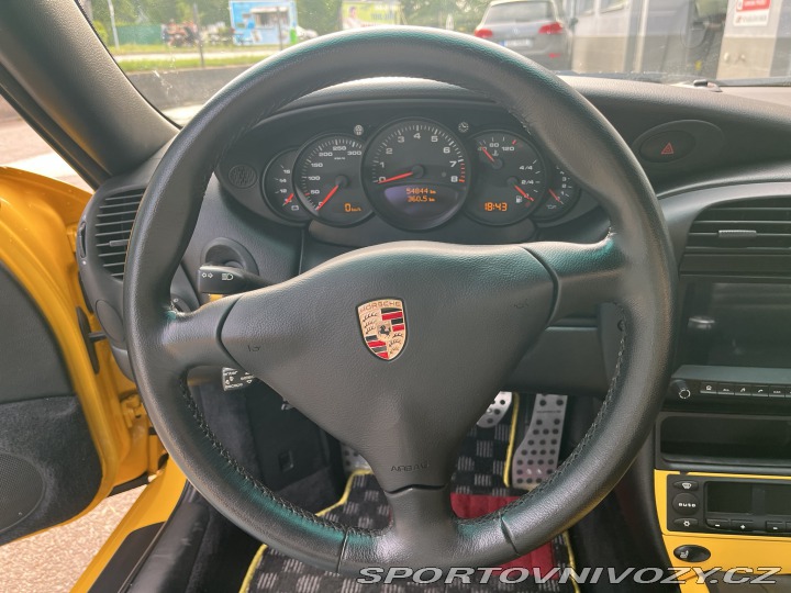 Porsche 911 Carrera 2WD manuál 2002