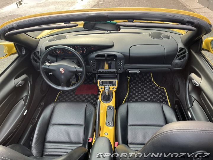 Porsche 911 Carrera 2WD manuál 2002