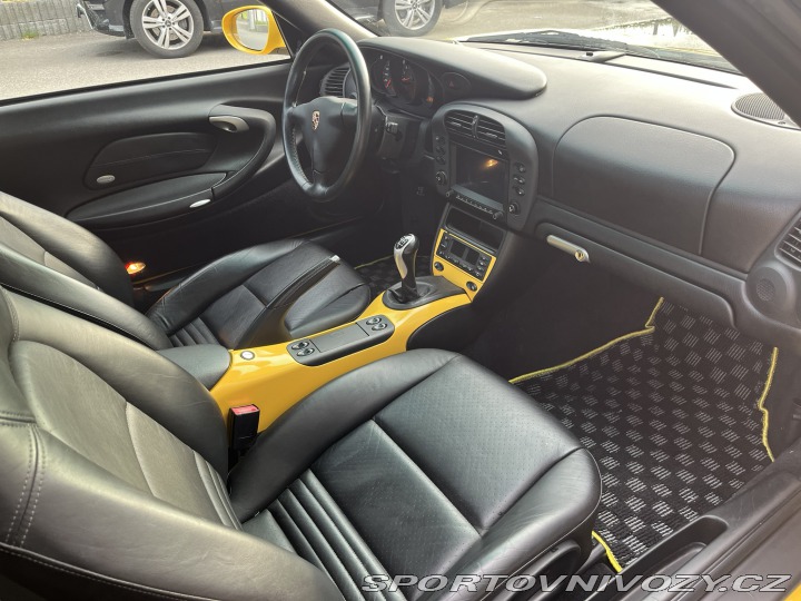 Porsche 911 Carrera 2WD manuál 2002