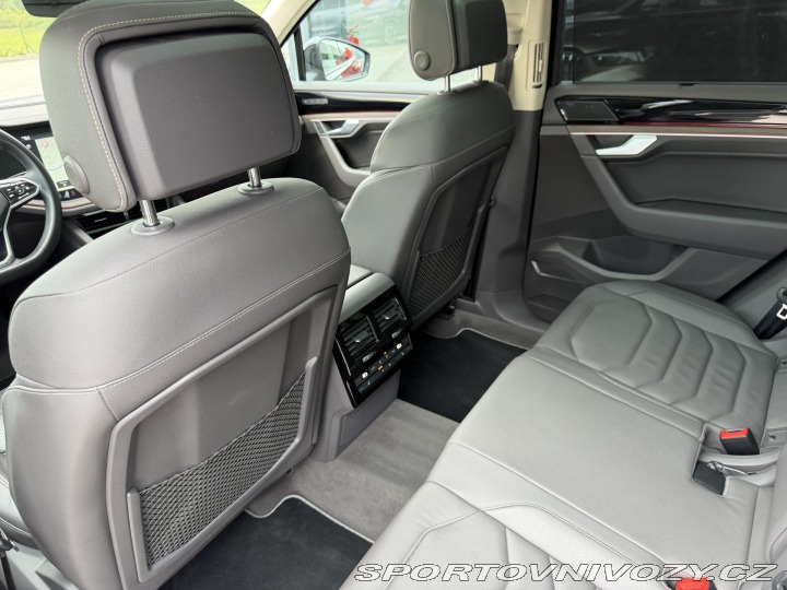 Volkswagen Ostatní modely Touareg 3.0TDI 210kW R-LINE HUD P 2021