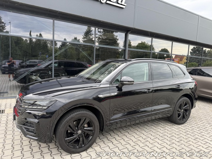Volkswagen Ostatní modely Touareg 3.0TDI 210kW R-LINE HUD P 2021