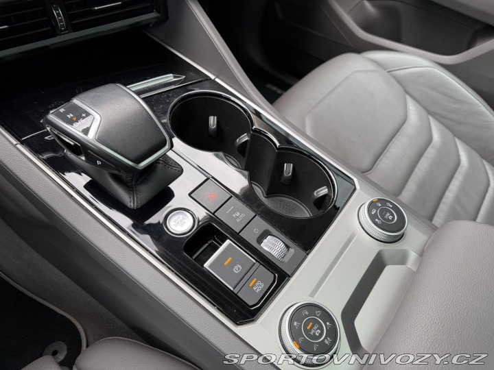 Volkswagen Ostatní modely Touareg 3.0TDI 210kW R-LINE HUD P 2021