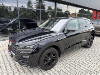 Volkswagen Ostatní modely Touareg 3.0TDI 210kW R-LINE HUD P 2021