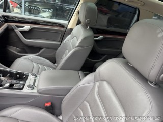 Volkswagen Ostatní modely Touareg 3.0TDI 210kW R-LINE HUD P 2021