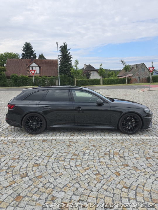 Audi RS4 2021