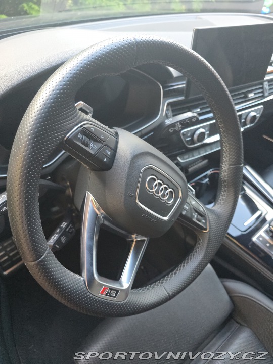 Audi RS4 2021