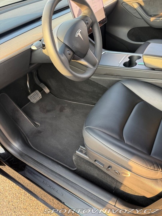 Tesla Model Y 1800