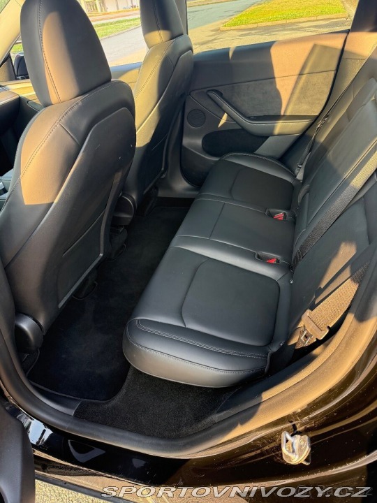 Tesla Model Y 1800