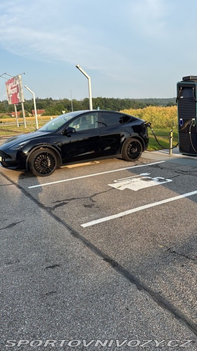 Tesla Model Y 1800