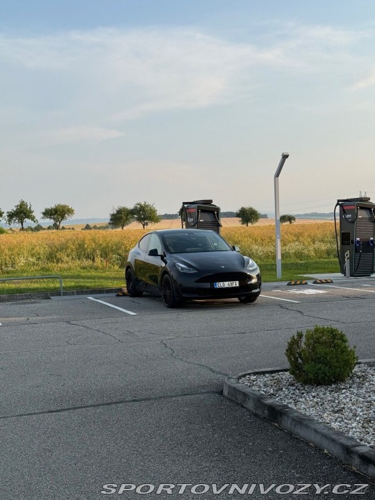 Tesla Model Y 1800