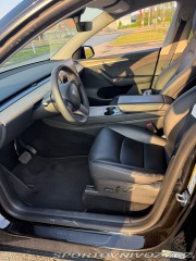 Tesla Model Y  1800