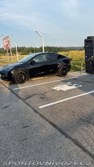 Tesla Model Y  1800