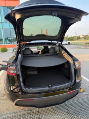Tesla Model Y  1800