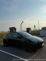 Tesla Model Y  1800