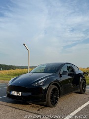 Tesla Model Y  1800