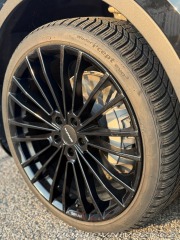 Tesla Model Y  1800