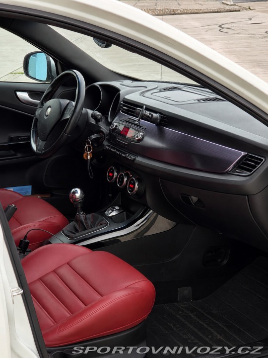 Alfa Romeo Giulietta Quadrifoglio Verde 2010
