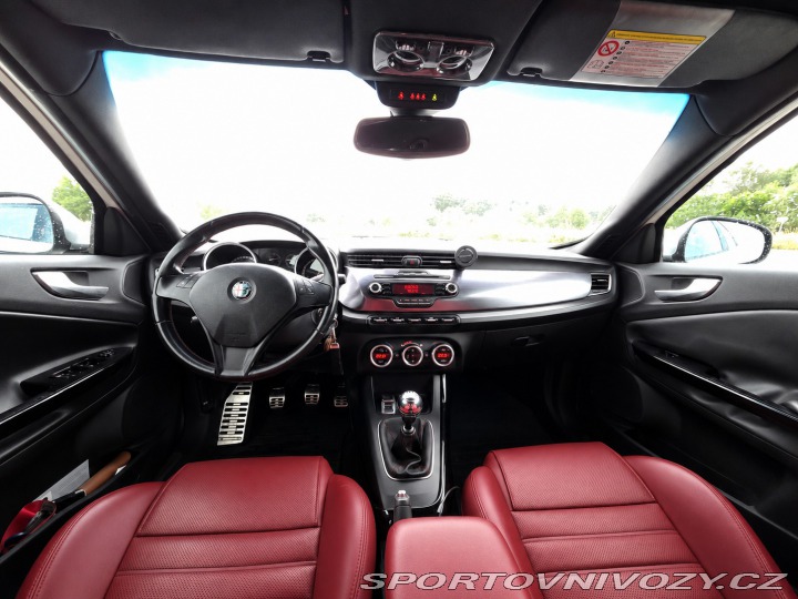 Alfa Romeo Giulietta Quadrifoglio Verde 2010
