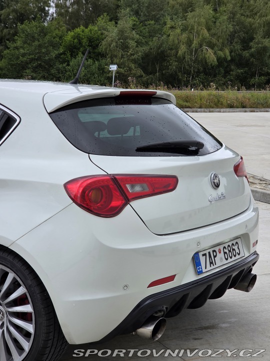 Alfa Romeo Giulietta Quadrifoglio Verde 2010